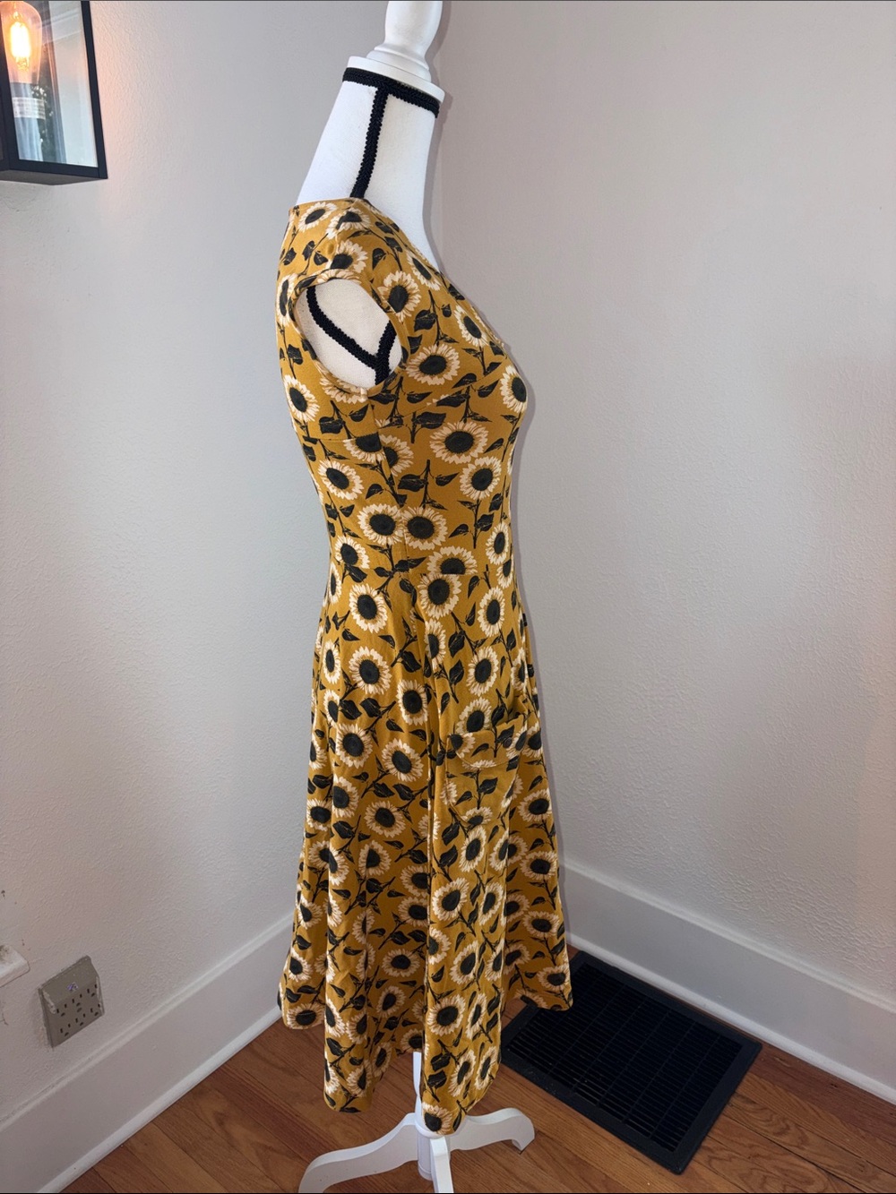 NWOT Effie's Heart Girasole Picnic Sunflower Fit Flare dress size Small - Picture 4 of 5